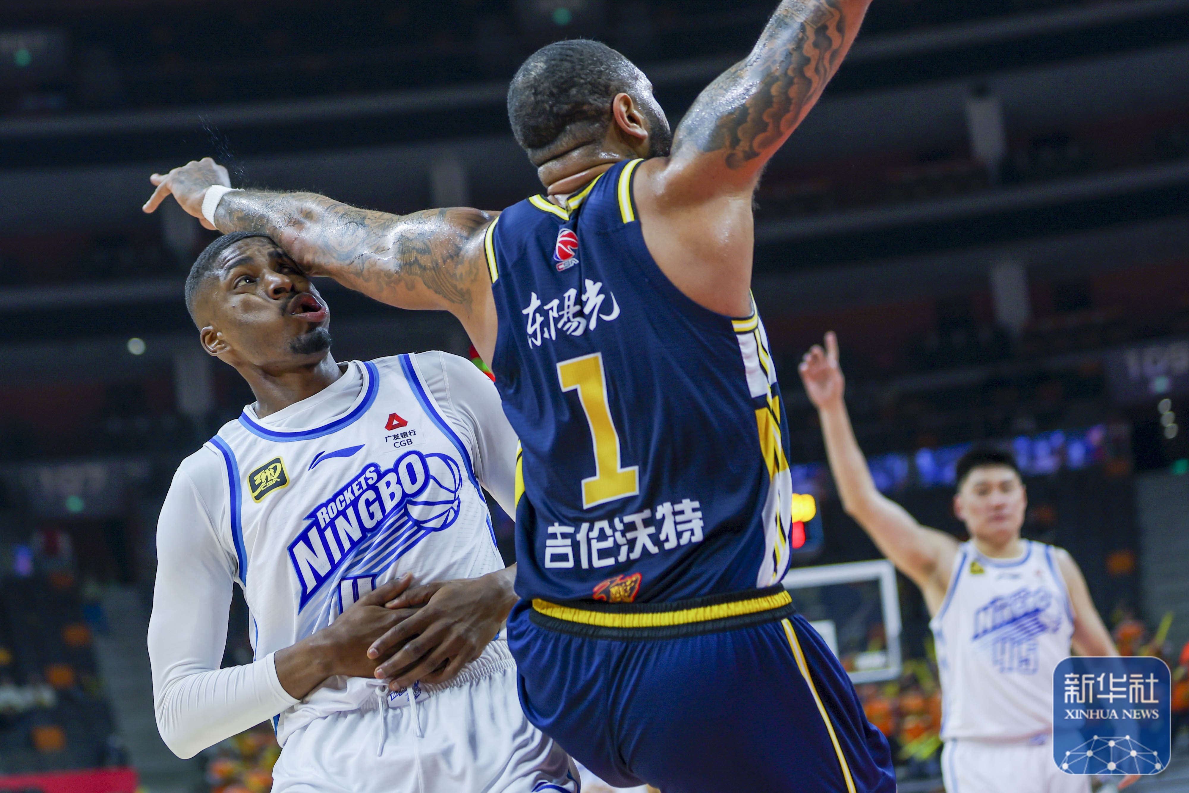 太阳险胜广东队,约基奇关键制胜 太阳险胜广东队,约基奇关键制胜